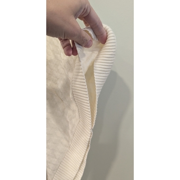 Lululemon Divinity Woven Poncho in Ivory One Size - Picture 2 of 5